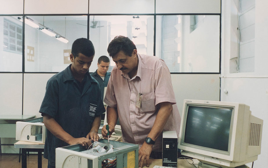 SENAI, Mecânica de Computador. Crédito: Acervo Firjan