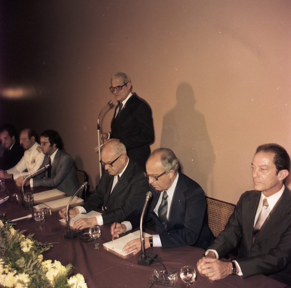 Arthur João Donato discursa durante sua posse em 10/10/1980.  Créditos: Acervo Firjan