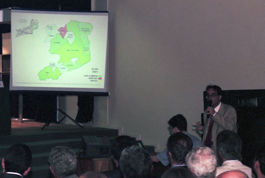 Apresentação do estudo Potencialidades na Regional Norte Fluminense em 1998. Crédito: Acervo Firjan