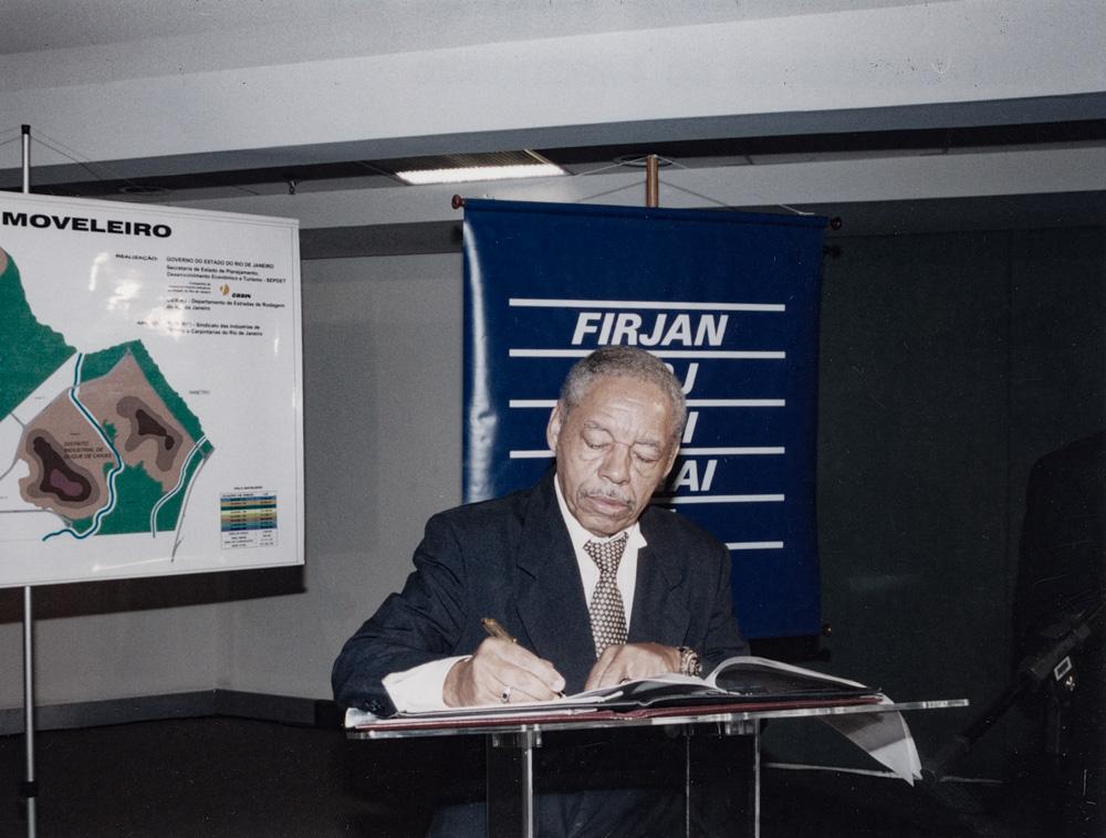 Jorge Rodrigues do Nascimento no lançamento Programa Rio Móveis em 2001. Créditos: Geraldo Viola/ Acervo Firjan