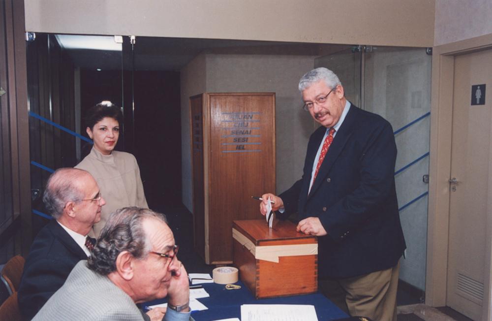 Isaac Plachta nas Eleições Firjan Cirj em 1998. Créditos: Geraldo Viola/ Acervo Firjan