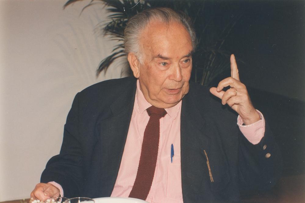 Eliezer Batista em reunião do Conselho do Meio Ambiente em 1997. Créditos: Guarim de Lorena/ Acervo Firjan