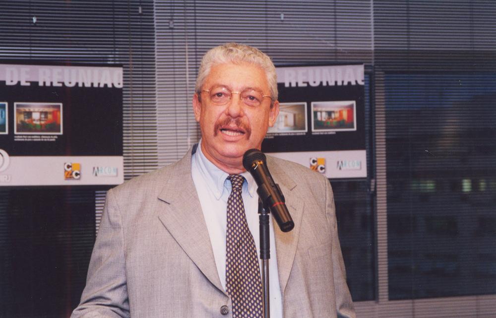 Isaac Platcha na inauguração da sede SIQUIRJ em 2001. Créditos: Acervo Firjan