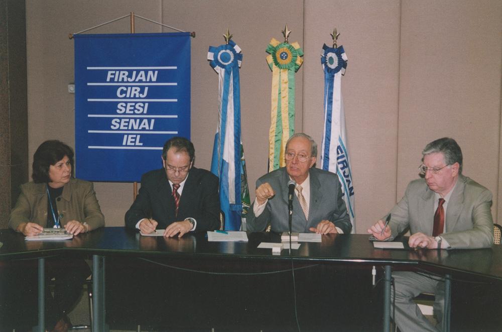 Antonio Berenguer  na assinatura de convênio SENAI CETIQT, em 2004. Créditos: Geraldo Viola/ Acervo Firjan
