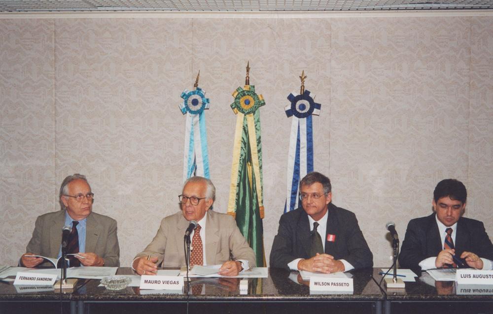 Fernando Sandroni participa do Conselho Empresarial de Recursos Hídricos em 2002. Crédito: Acervo Firjan