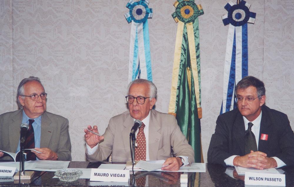 Fernando Sandroni, Mauro Ribeiro Viegas e Wilson Passeto na Reunião de Conselho Empresarial de Recursos Hídricos em 2002. Crédito: Acervo Firjan