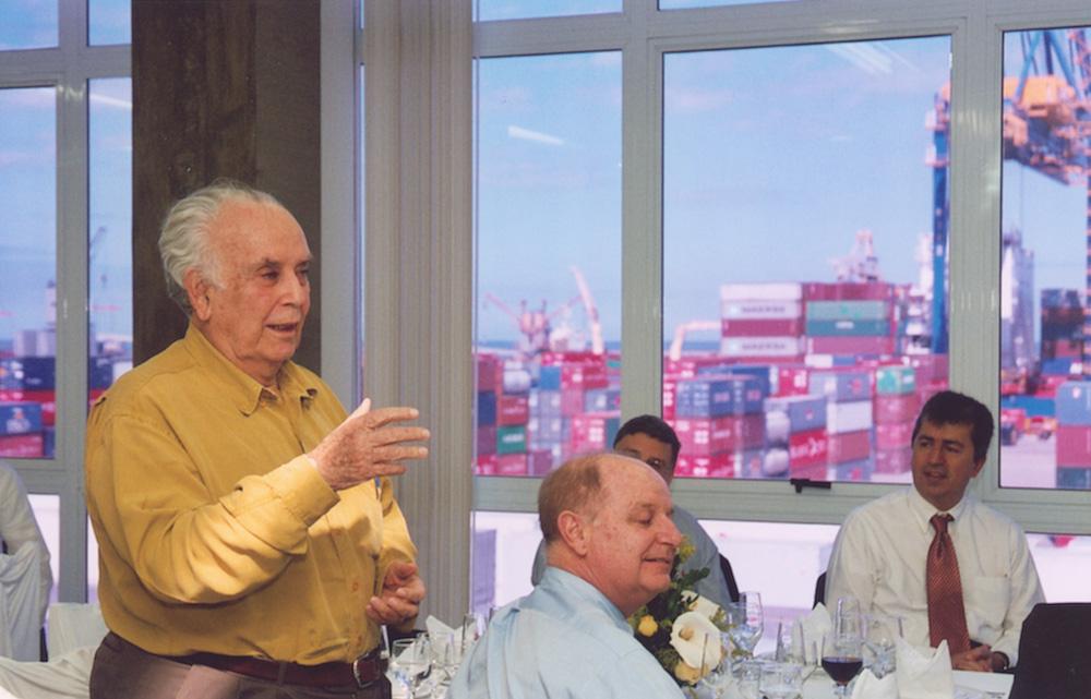Eliezer Batista em reunião no Porto de Sepetiba em 2004. Créditos: Geraldo Viola/ Acervo Firjan