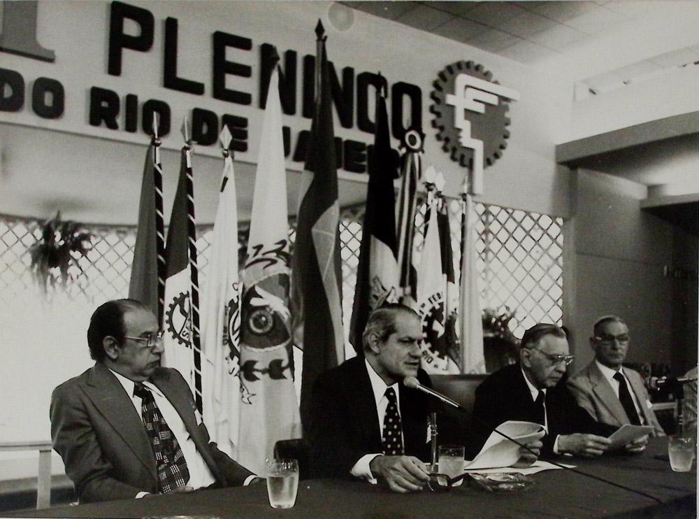 Arthur João Donato e Mário Leão Ludolf durante a primeira PLENINCO, em 1975. Crédito: Acervo Firjan