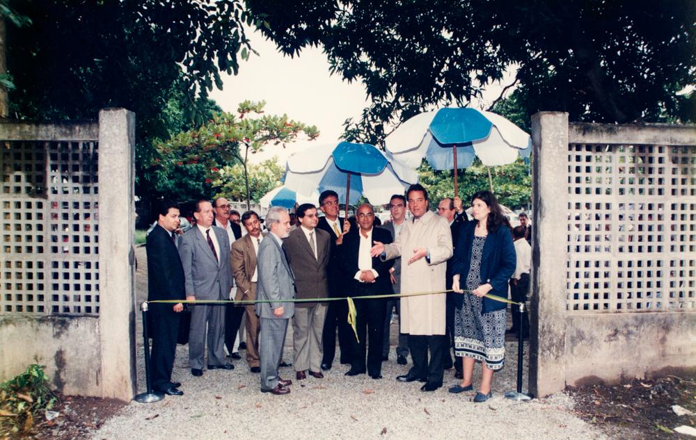 Cerimônia de integração entre unidades SESI SENAI de Nova Iguaçu em 05/05/1998. A união de unidades aconteceu em diversos outros municípios do estado. Créditos: Geraldo Viola/ Acervo Firjan