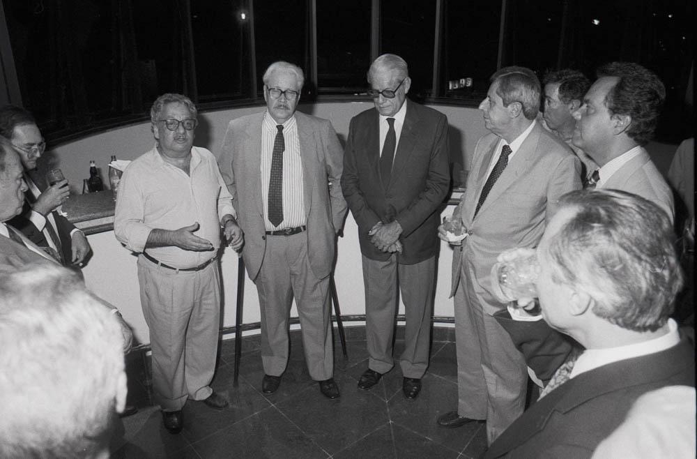 Amaury Temporal, Manuel Leite, Arthur João Donato e Eduardo Eugenio Gouvêa Vieira visitam as obras da nova sede da Firjan em 1994. Crédito: W. Sant'Anna/Acervo Firjan