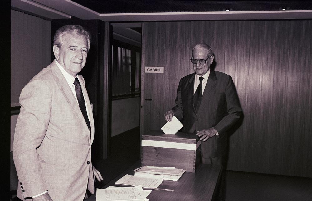 Armando Salgado e Arthur João Donato durante as eleições para presidência da Firjan em 1995. Créditos: Geraldo Viola/ Acervo Firjan