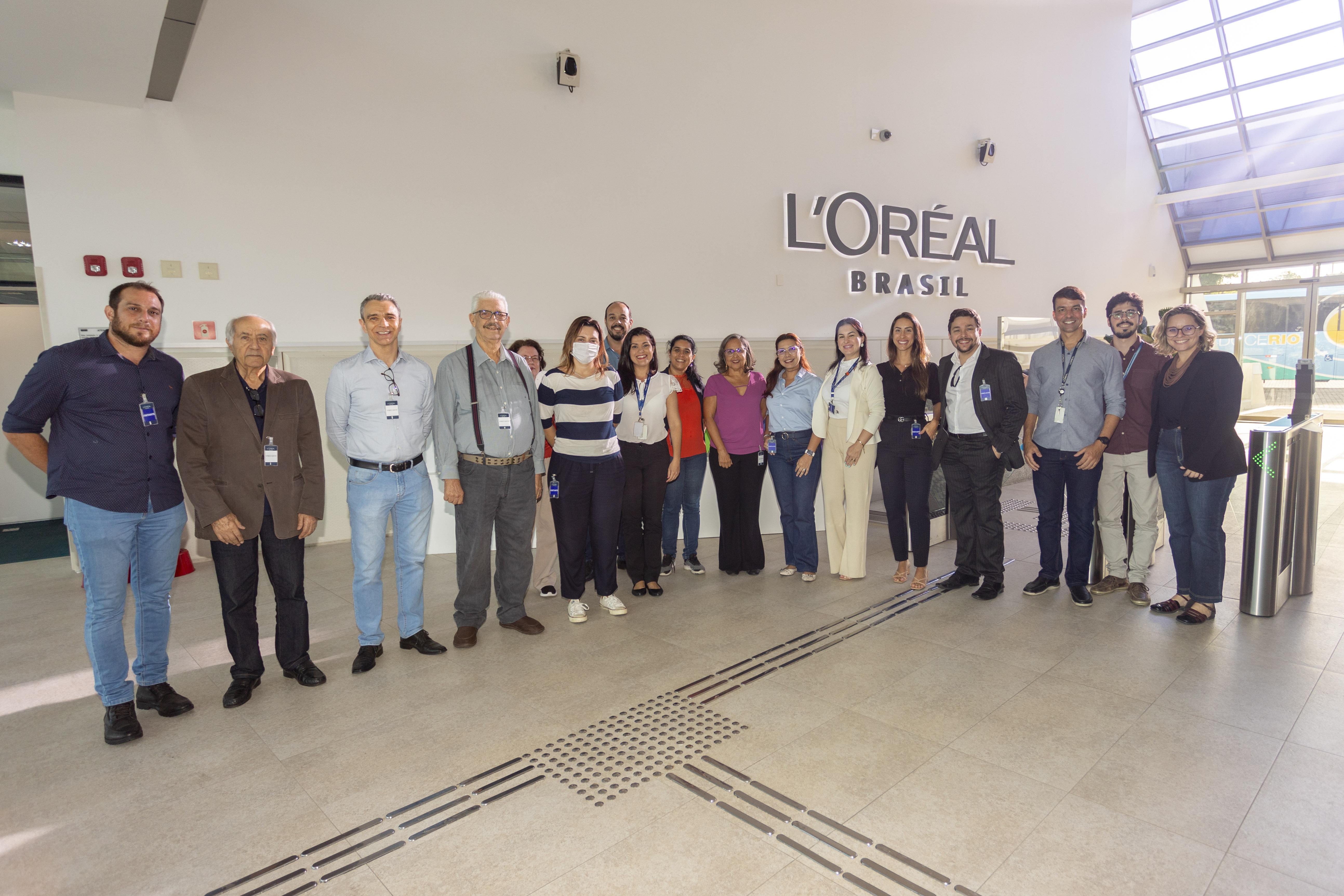 Isaac Plachta em visita a empresa L'Óreal. Crédito: Vinicius Magalhães/Acervo Firjan