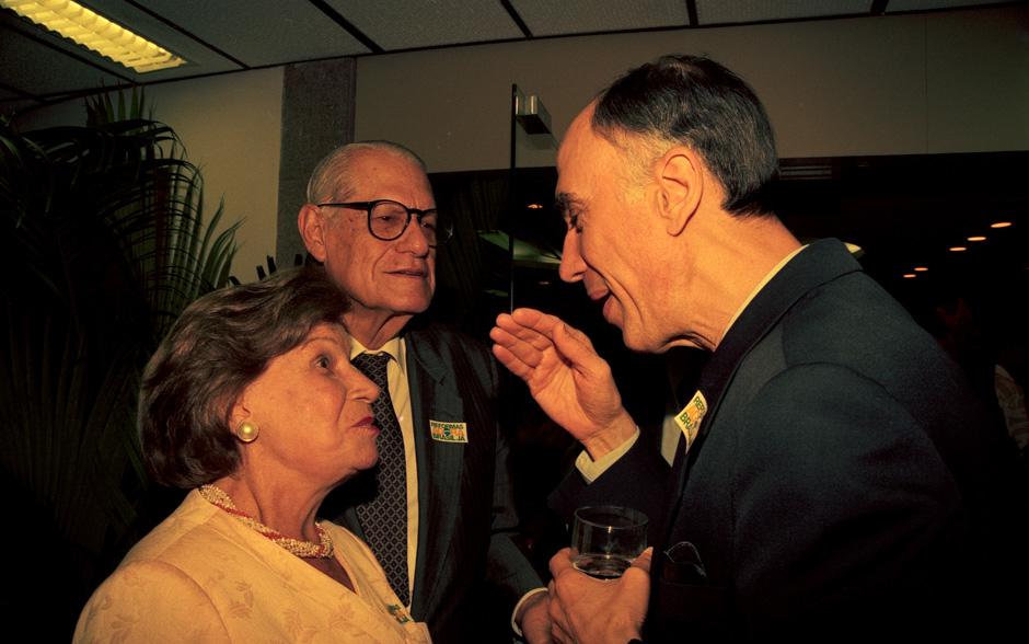 Arthur João Donato e Marco Maciel na posse de Eduardo Eugenio Gouvêa Vieira em 1998. Crédito: Acervo Firjan