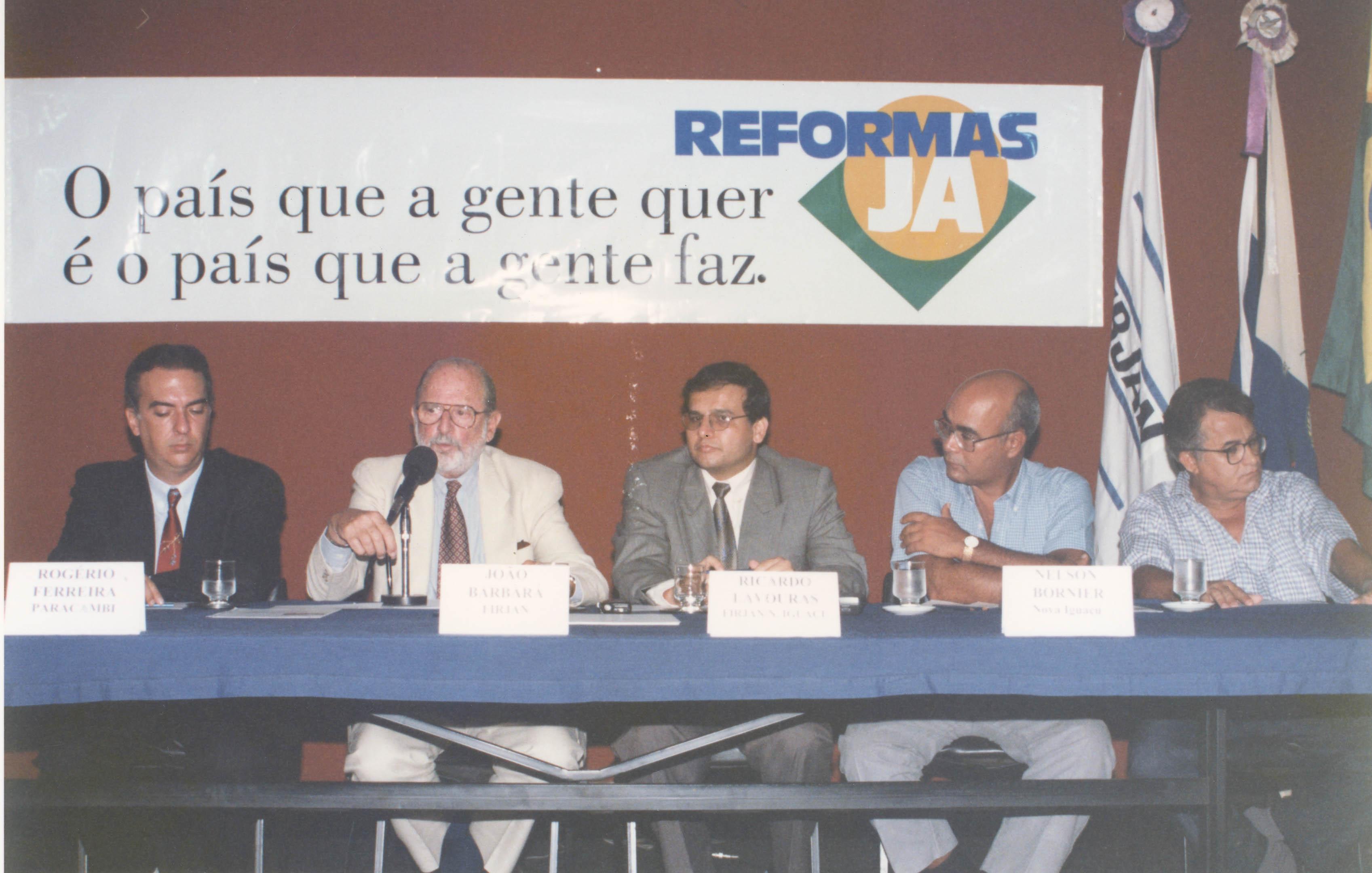 João Lagoeiro Barbará com prefeitos da Baixada Fluminense. Crédito: Acervo Firjan