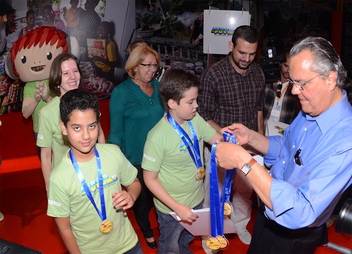 Eduardo Eugenio Gouvêia Vieira participa da premiação da campanha Heróis do Futuro, realizada no Forte de Copacabana, em 14 de junho de 2012, durante o Humanidade 2012.  Créditos: Guarim de Lorena/ Acervo Firjan