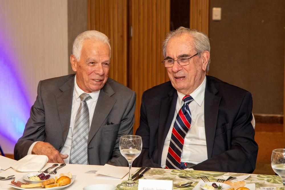 Francisco Agostinho e Roberto Leverone em encontro dos Eméritos no dia 10/7/2023. Créditos: Paula Johas/ Acervo Firjan