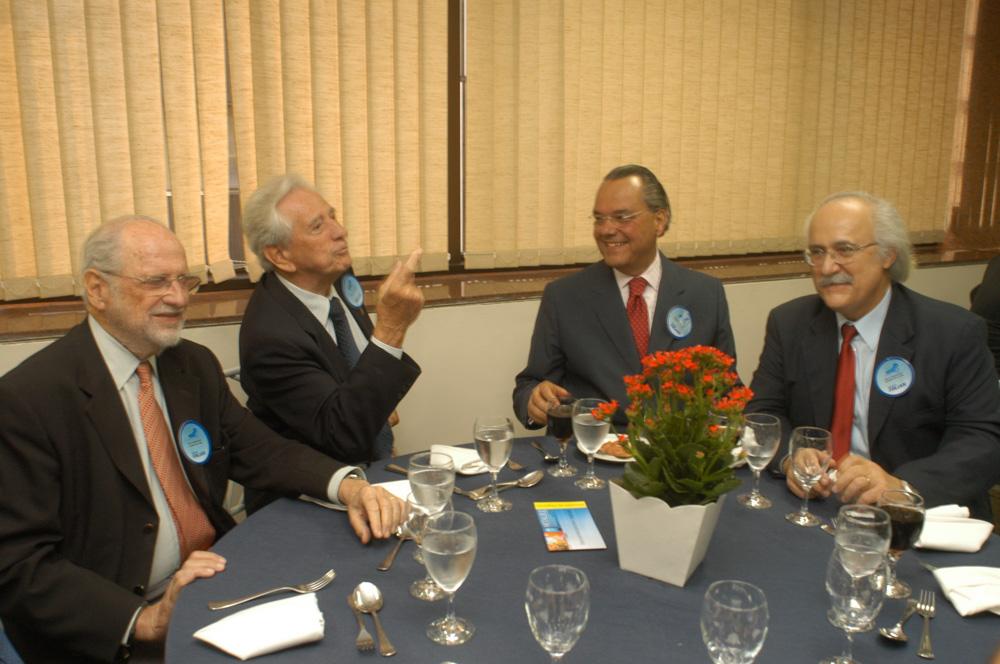 Armando Brasil Salgado no lançamento do Mapa do Desenvolvimento do Estado do Rio de Janeiro 2006-2015 em 16/08/2006. Créditos: Guarim de Lorena/ Acervo Firjan