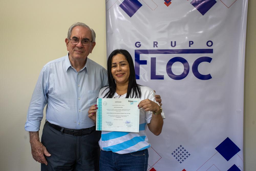 Roberto Leverone e formandos do Curso de Operador de Máquina de costura do SENAI no dia 17/7/2024. Créditos: Paula Johas/ Acervo Firjan