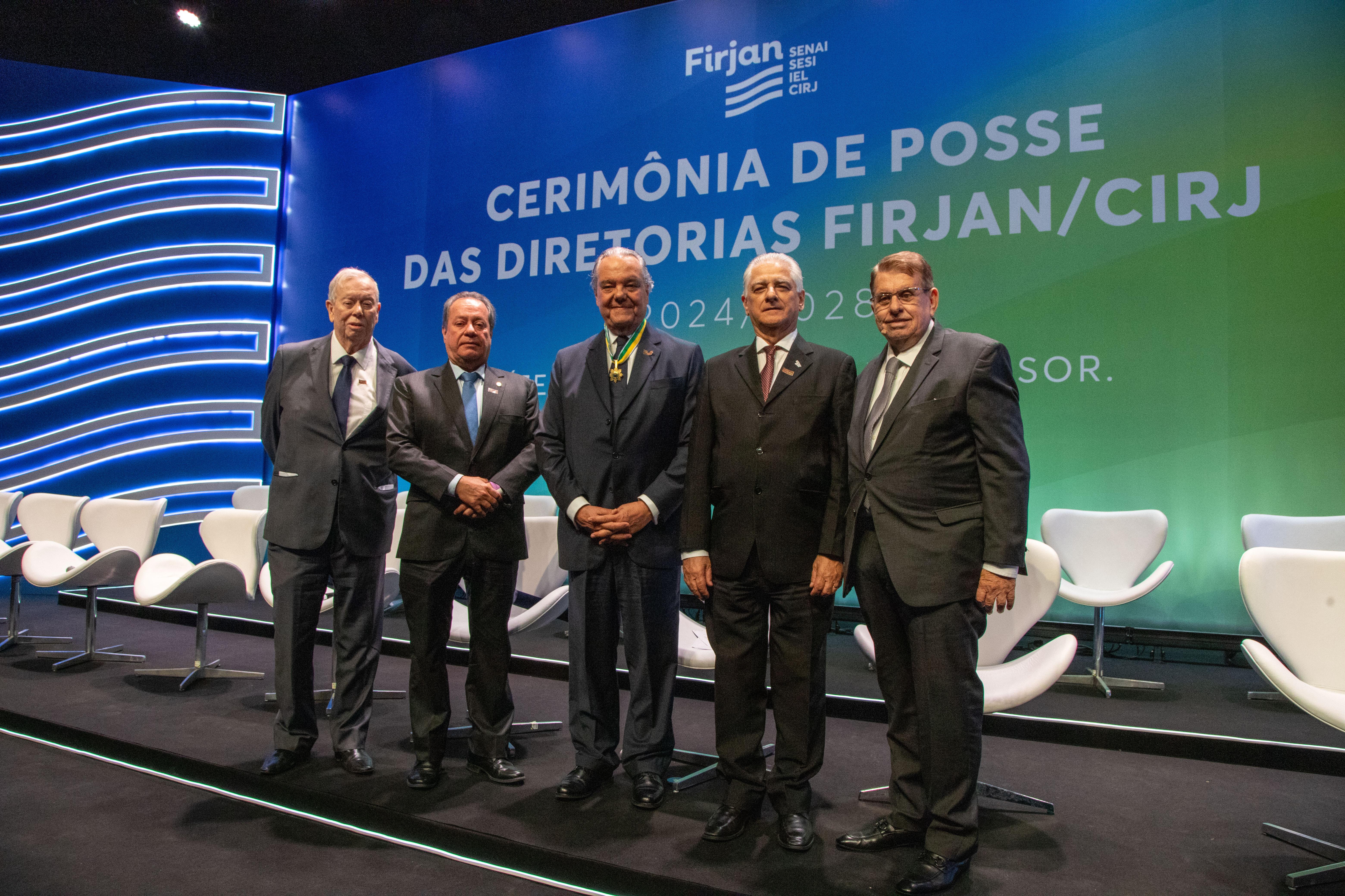 Eduardo Eugenio recebe a Medalha de Honra Industrial da CNI durante cerimônia de posse da Diretoria e Presidência da Firjan em 2024. Crédito: Paula Johas/ Acervo Firjan