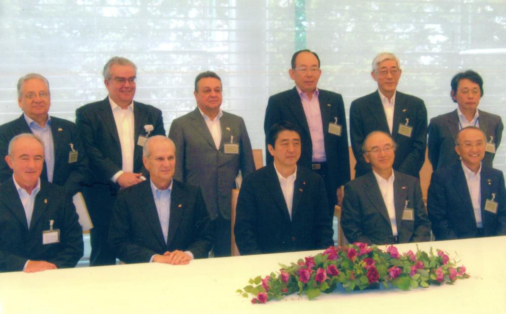 Amaury Temporal e Carlos Mariani recebem delegação japonesa. Crédito: Acervo Firjan