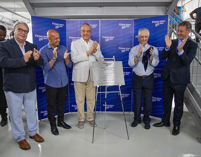 Alexandre dos Reis, o prefeito Carlos Fábio da Silva, Eduardo Eugenio, Luiz Césio Caetano e Ricardo Guadagnin em cerimônia de inauguração da Firjan SENAI SESI Região dos Lagos Foto: Paula Johas / Firjan